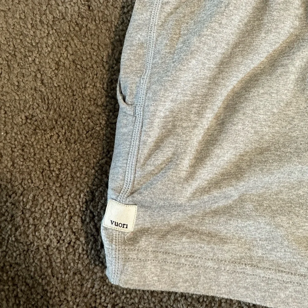 Vuori Halo Light Gray Athletic Shorts Size L